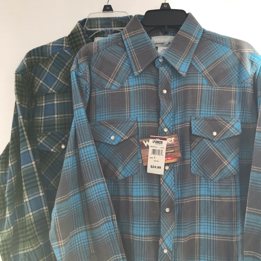 2 Men’s Large Wrangler flannel shirts NWT